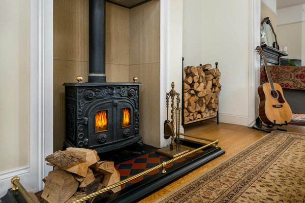 Creating a Lush Vertical Garden in Your UK Flat: Maximize Limited Outdoor Space!